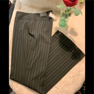 NWT  LIMITED - Black & gray pinstripe dress slacks. Sz 6